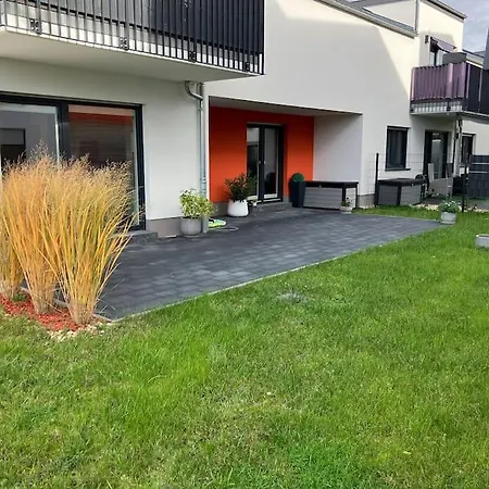 Exklusives & Terrasse Nahe Am See *